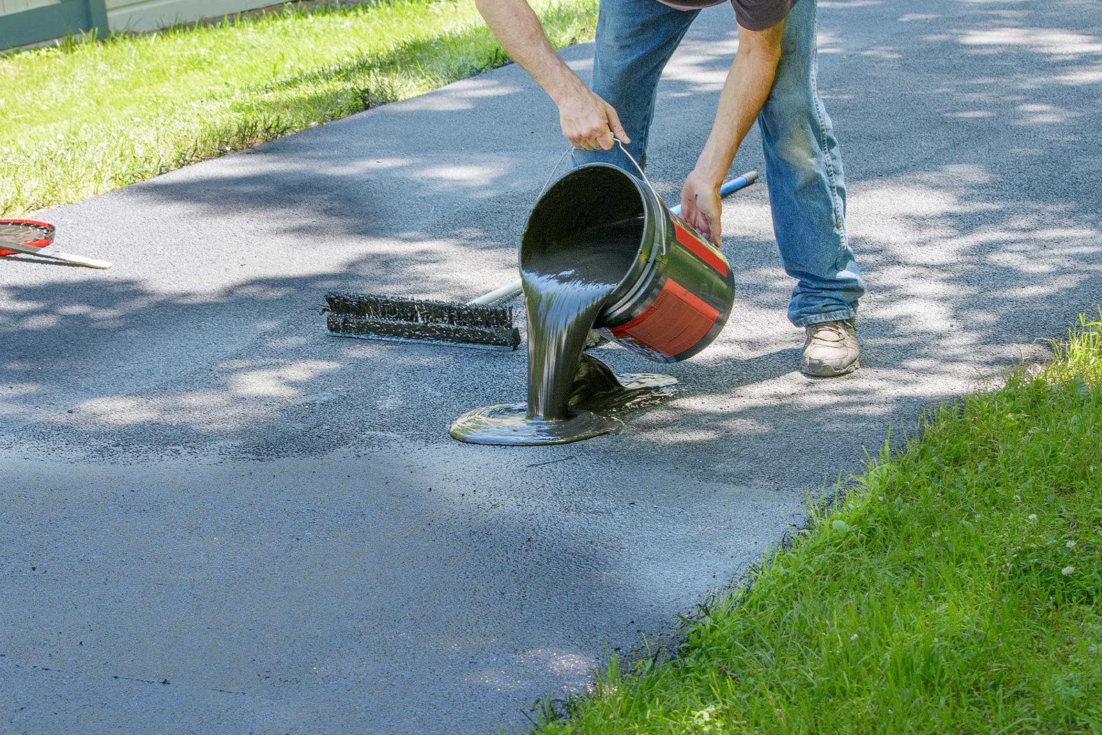 Top 5 Mistakes to Avoid When Sealing Your Driveway