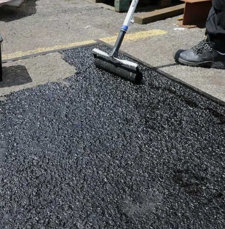 BLACK EXTREME SEAL TARMAC DRIVEWAY PAINT AND SEALER ALL IN ONE